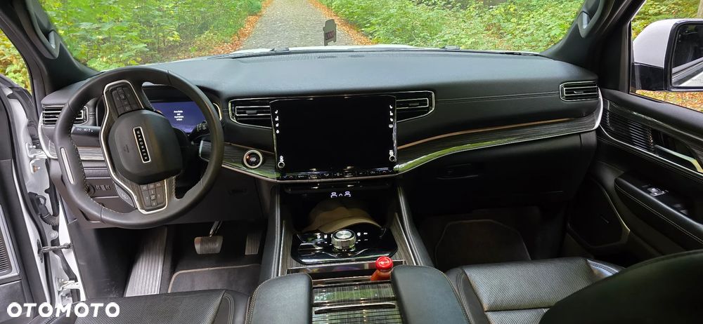 Jeep Wagoneer - 23