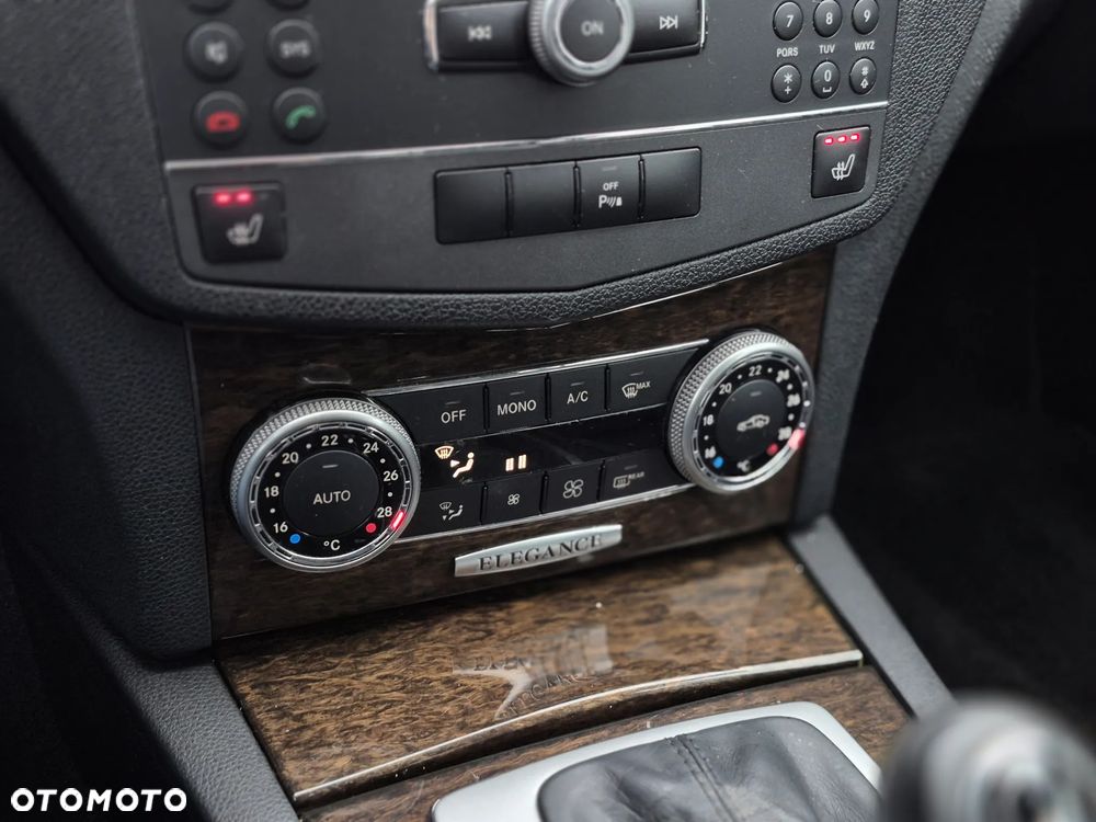 Mercedes-Benz Klasa C 220 T CDI DPF Automatik BlueEFFICIENCY Elegance - 16