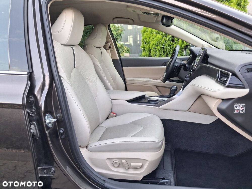 Toyota Camry 2.5 Hybrid Executive CVT - 20