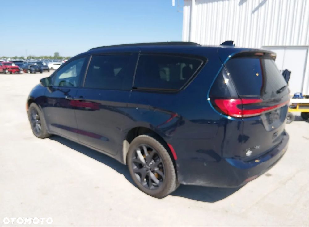 Chrysler Pacifica - 3