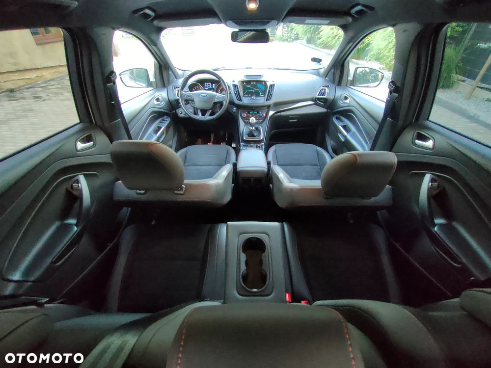 Ford Kuga 1.5 EcoBoost 2x4 ST-Line - 14