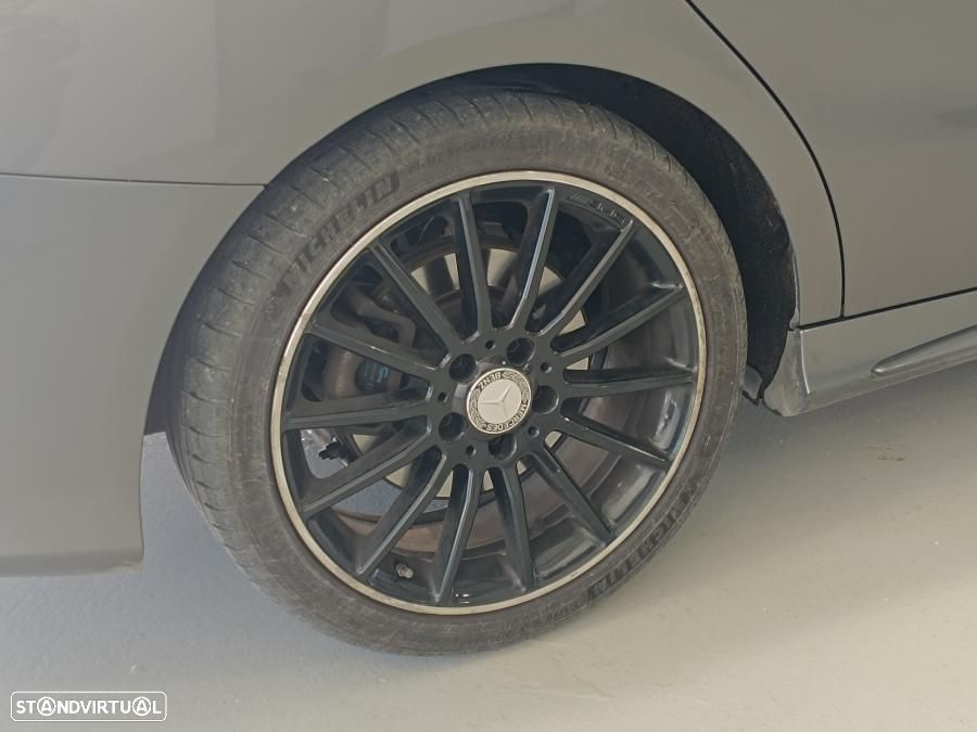 Mercedes-Benz CLA 220 d 4Matic 7G-DCT AMG Line - 14