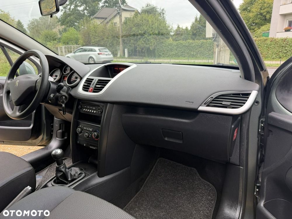 Peugeot 207 - 24