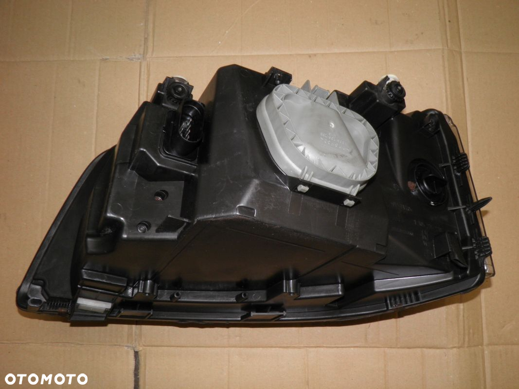 T5 TRANSPORTER REFLEKTOR PRAWY LAMPA PRAWA - 2