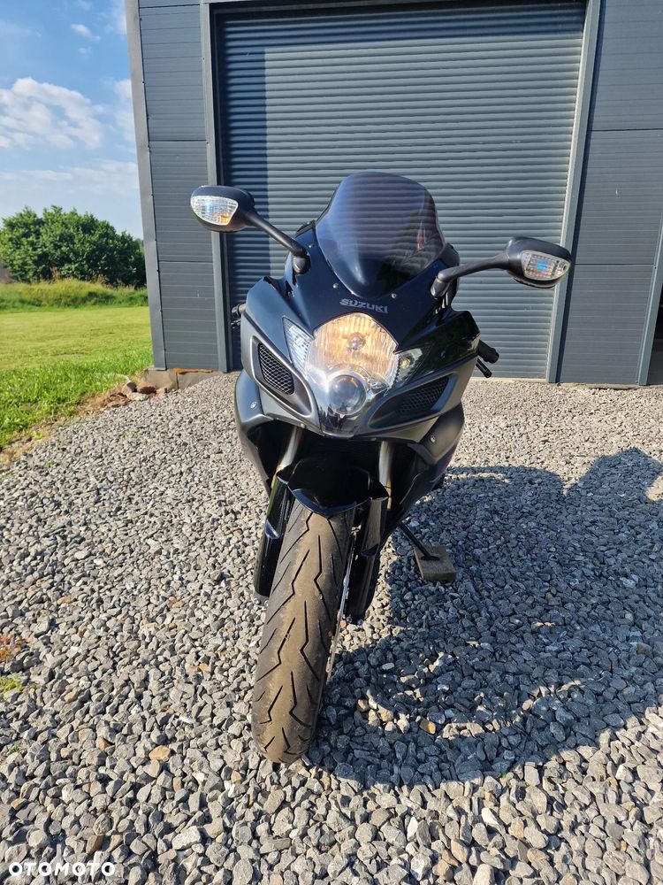 Suzuki GSX-R - 1