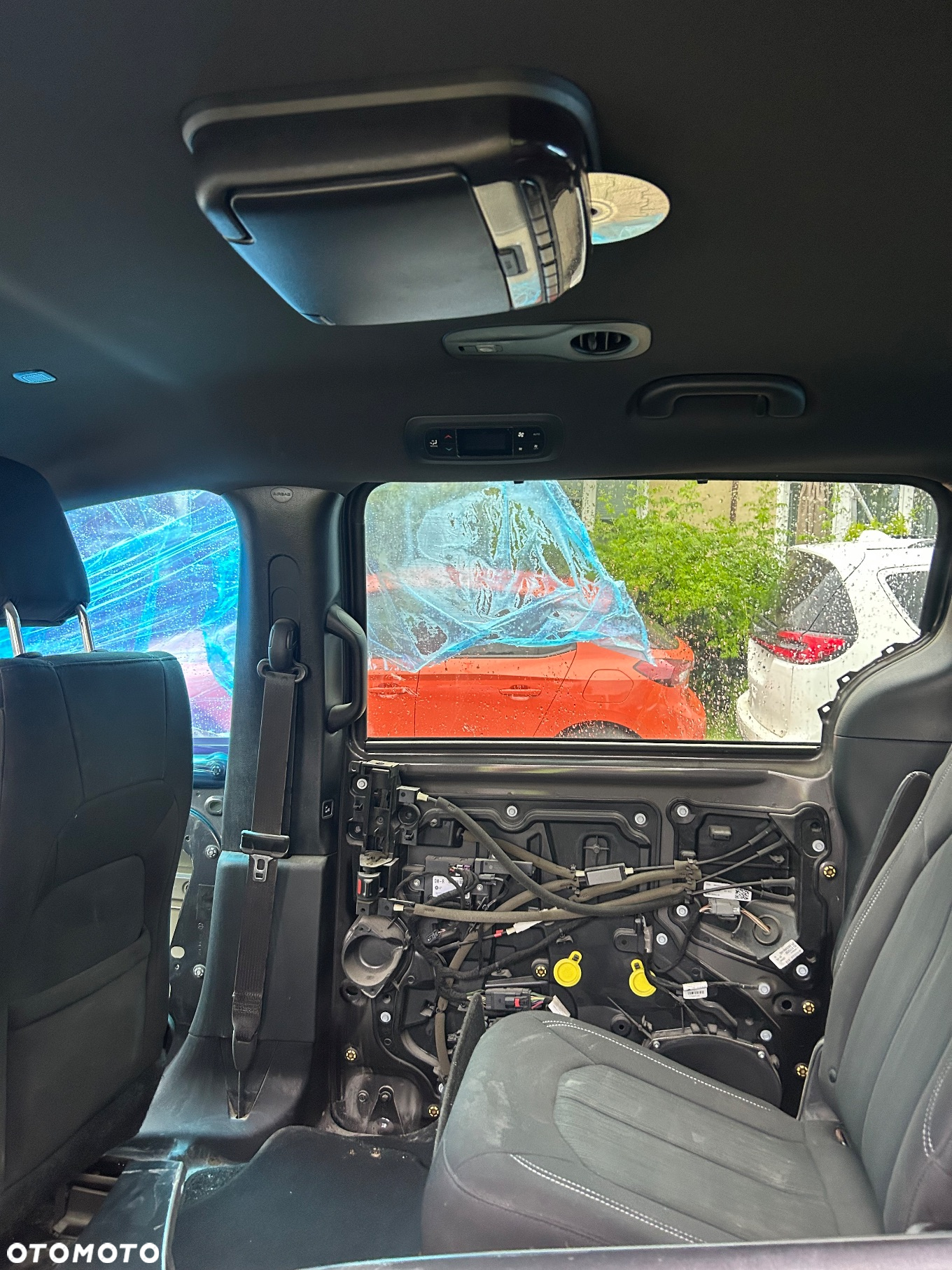 Chrysler Pacifica - 12