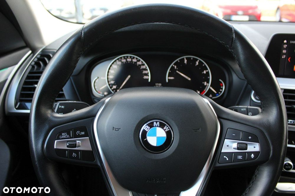 BMW X3 sDrive18d mHEV - 14