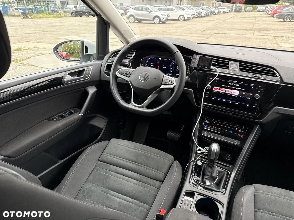 Volkswagen Touran - 11