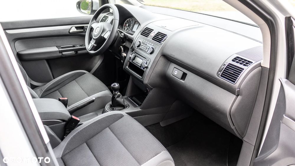 Volkswagen Touran - 25