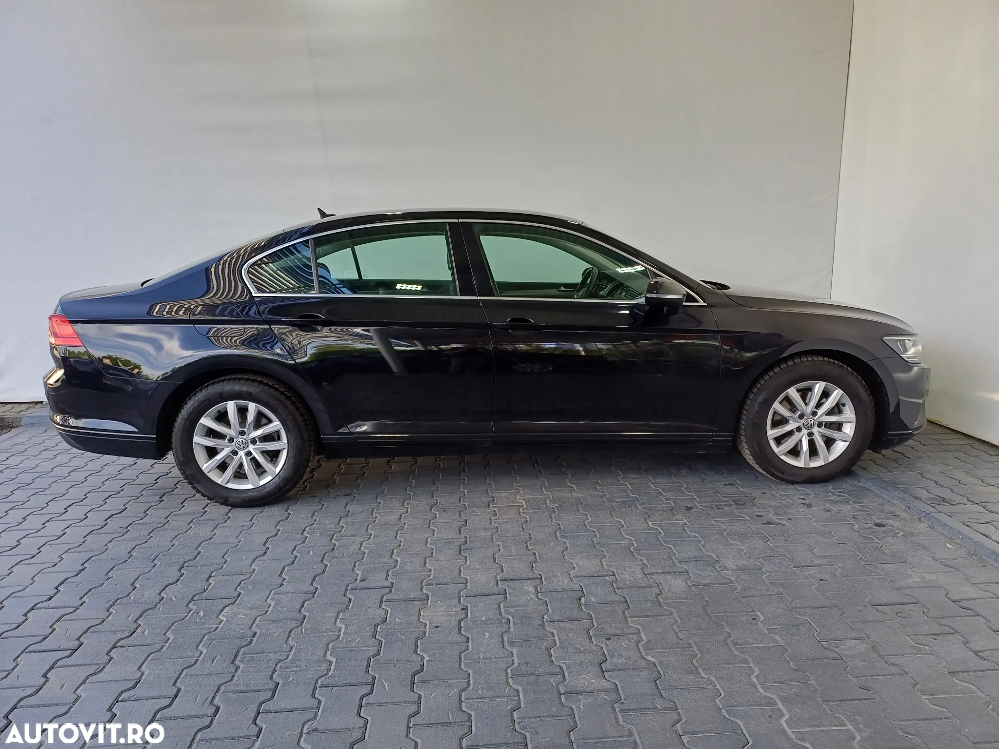Volkswagen Passat 2.0 TDI DSG Comfortline - 35