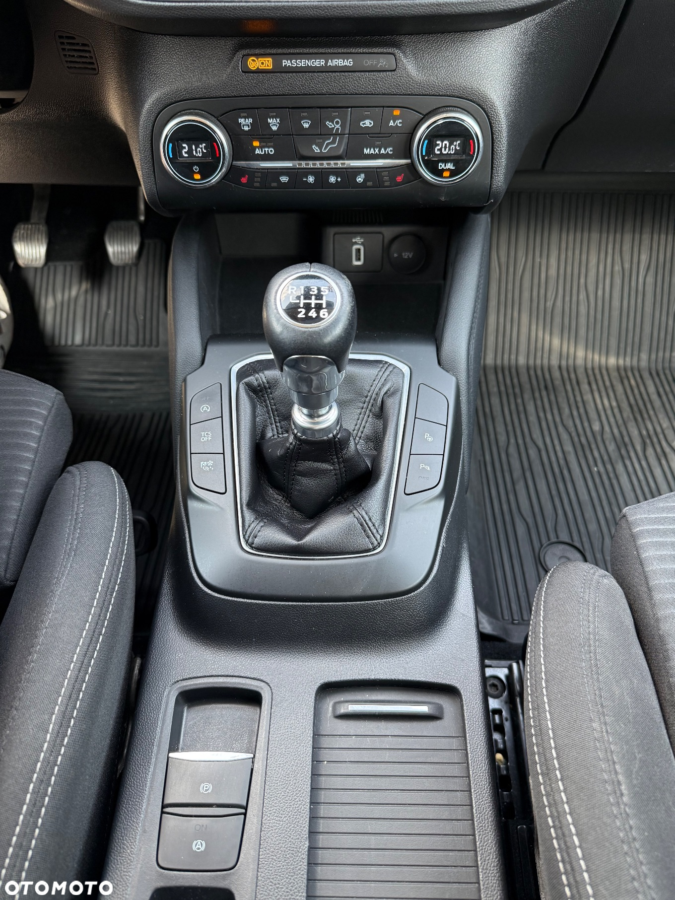 Ford Focus 1.5 EcoBoost Titanium - 28