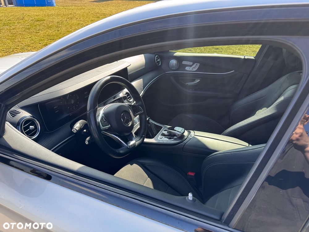 Mercedes-Benz Klasa E 220 d 4-Matic 9G-TRONIC - 13
