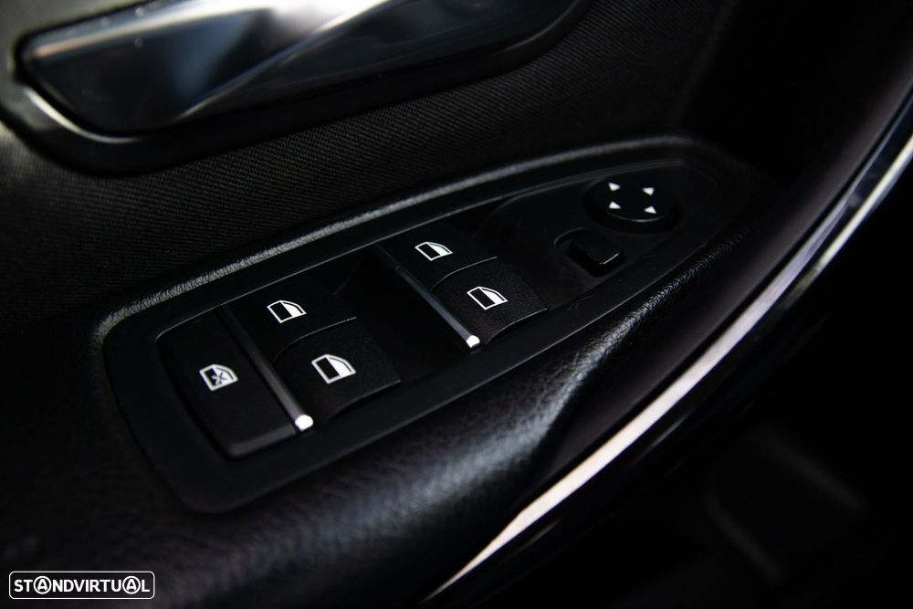 BMW 330 e iPerformance Line Sport - 33