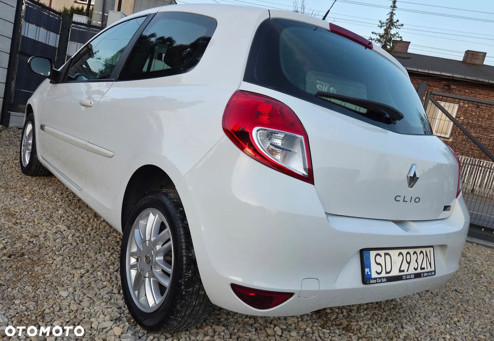 Renault Clio 1.2 16V 75 Collection - 11