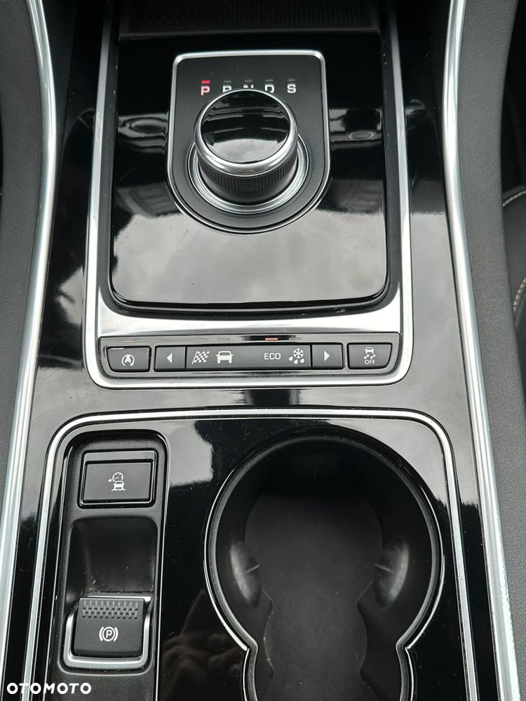 Jaguar XE 20d R-Sport - 22