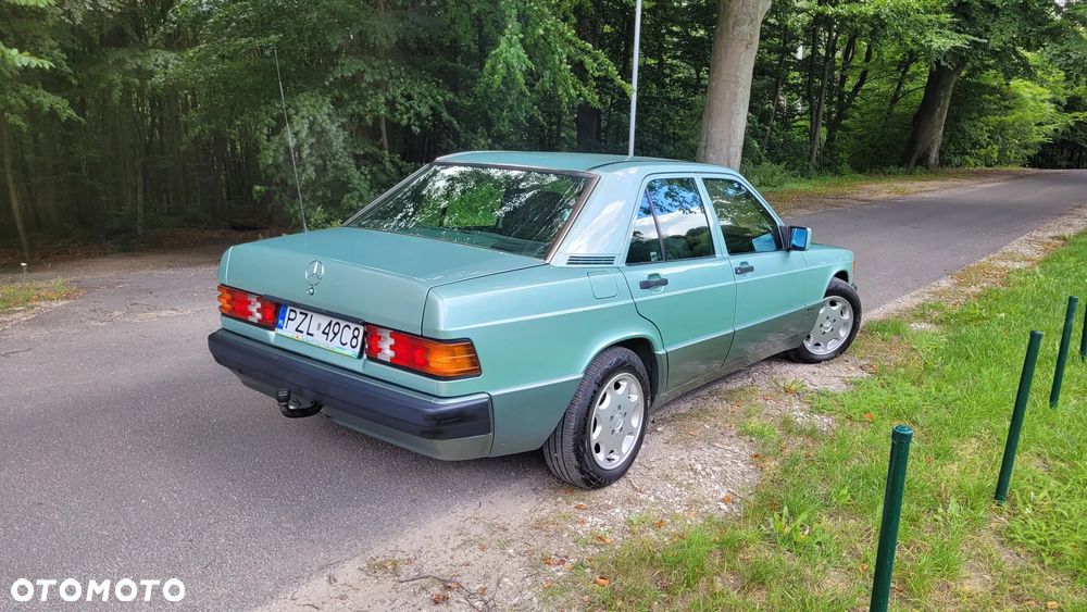 Mercedes-Benz W201 (190) - 4