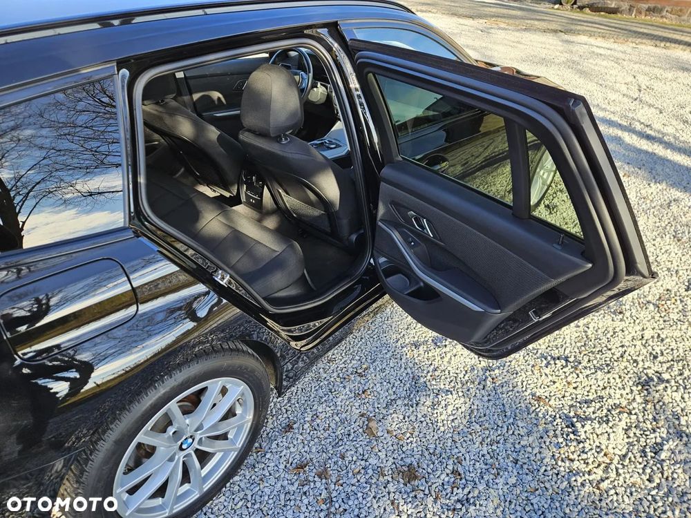 BMW Seria 3 318d Sport Line Shadow - 17