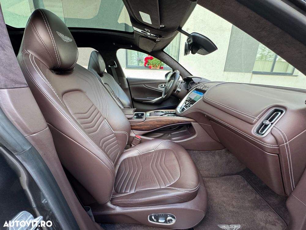 Aston Martin DBX - 20
