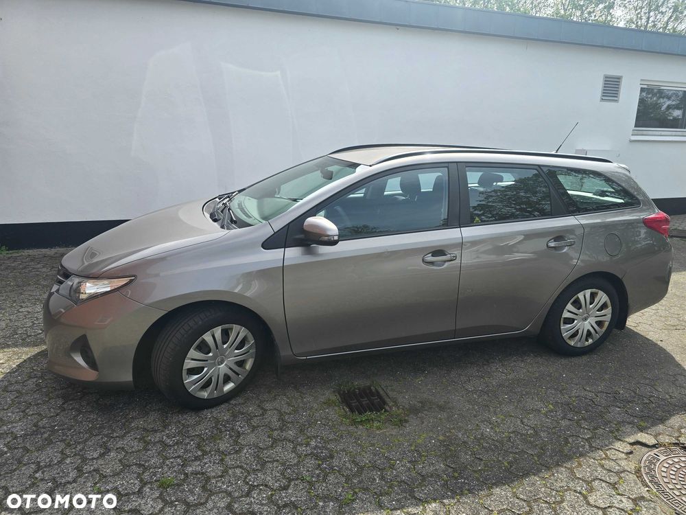 Toyota Auris - 1