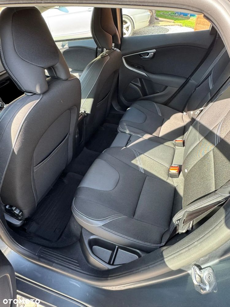 Volvo V40 T3 Drive-E Momentum - 9