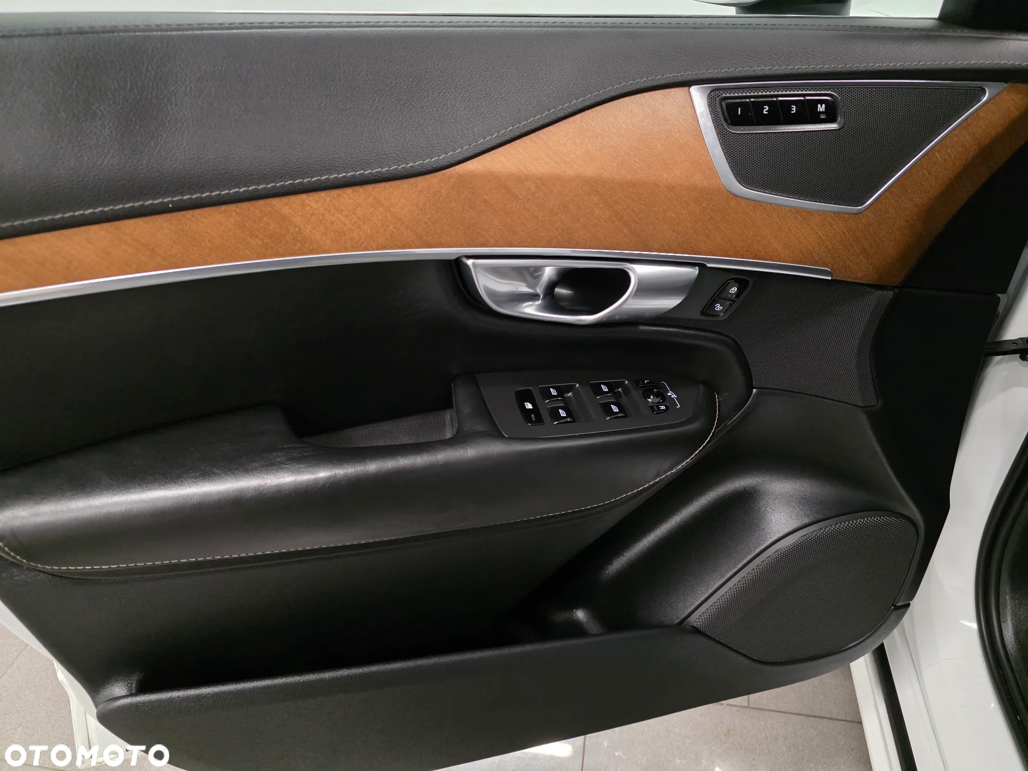 Volvo XC 90 D5 AWD R-Design - 25