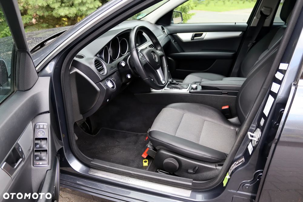 Mercedes-Benz Klasa C 180 BlueEFFICIENCY 7G-TRONIC Avantgarde - 17