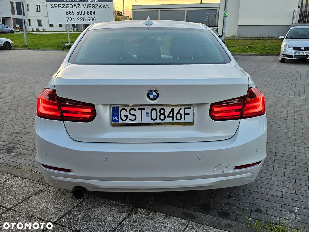 BMW Seria 3 320i - 4