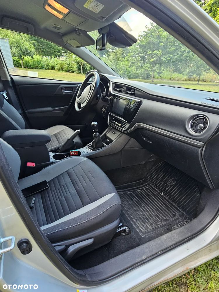 Toyota Auris 1.6 Premium - 13