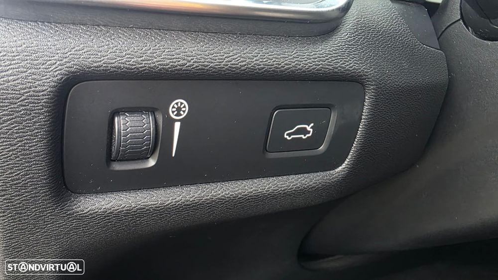 Volvo V60 2.0 D3 Momentum Core - 25