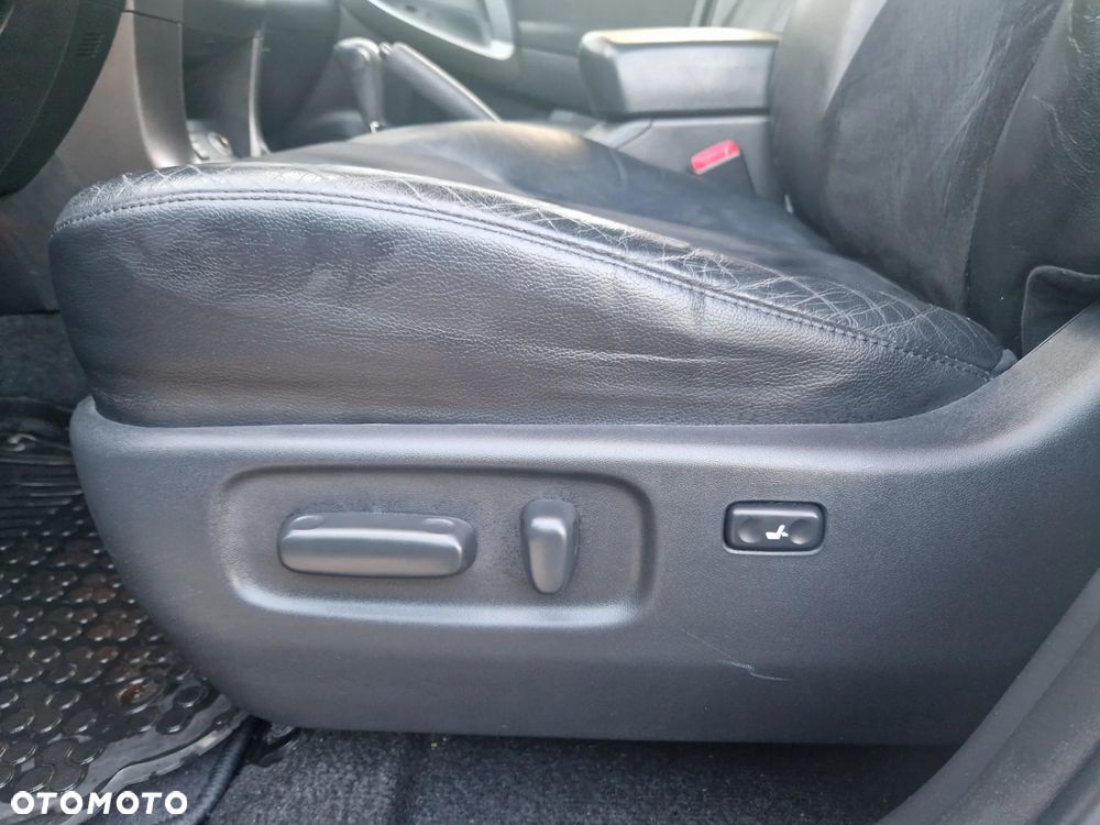 Toyota RAV4 2.2 D-4D 4x4 Automatik Executive - 17