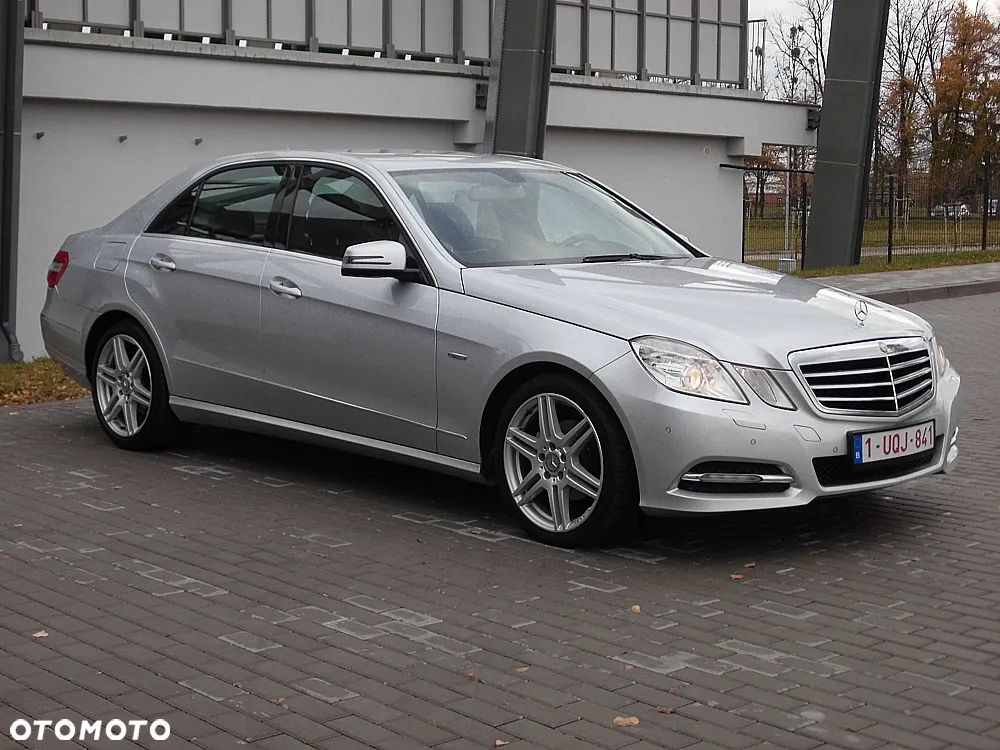 Mercedes-Benz Klasa E 200 CDI DPF BlueEFFICIENCY 7G-TRONIC Avantgarde - 26