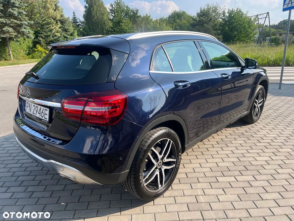 Mercedes-Benz GLA 200 7G-DCT - 4