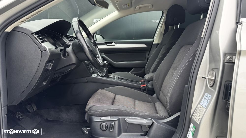 VW Passat 2.0 TDI Highline - 11