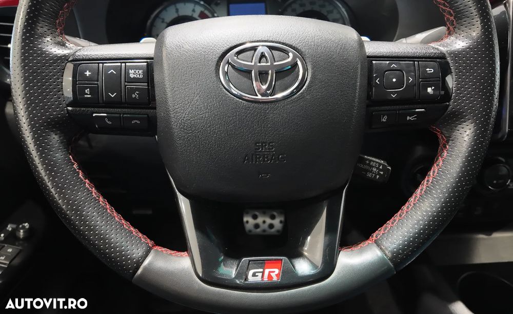 Toyota Hilux 2.8D 204CP 4x4 Double Cab AT GR Sport II - 24