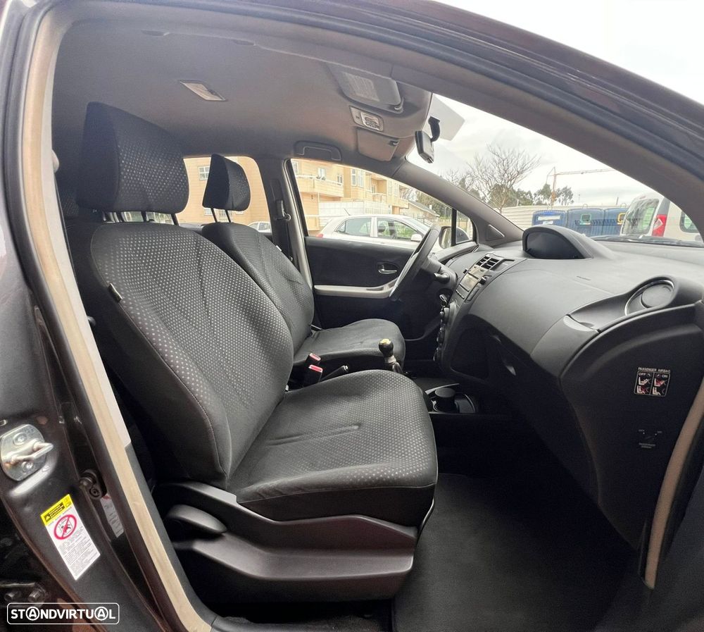 Toyota Yaris 1.0 VVT-i Rock in Rio 10 - 4