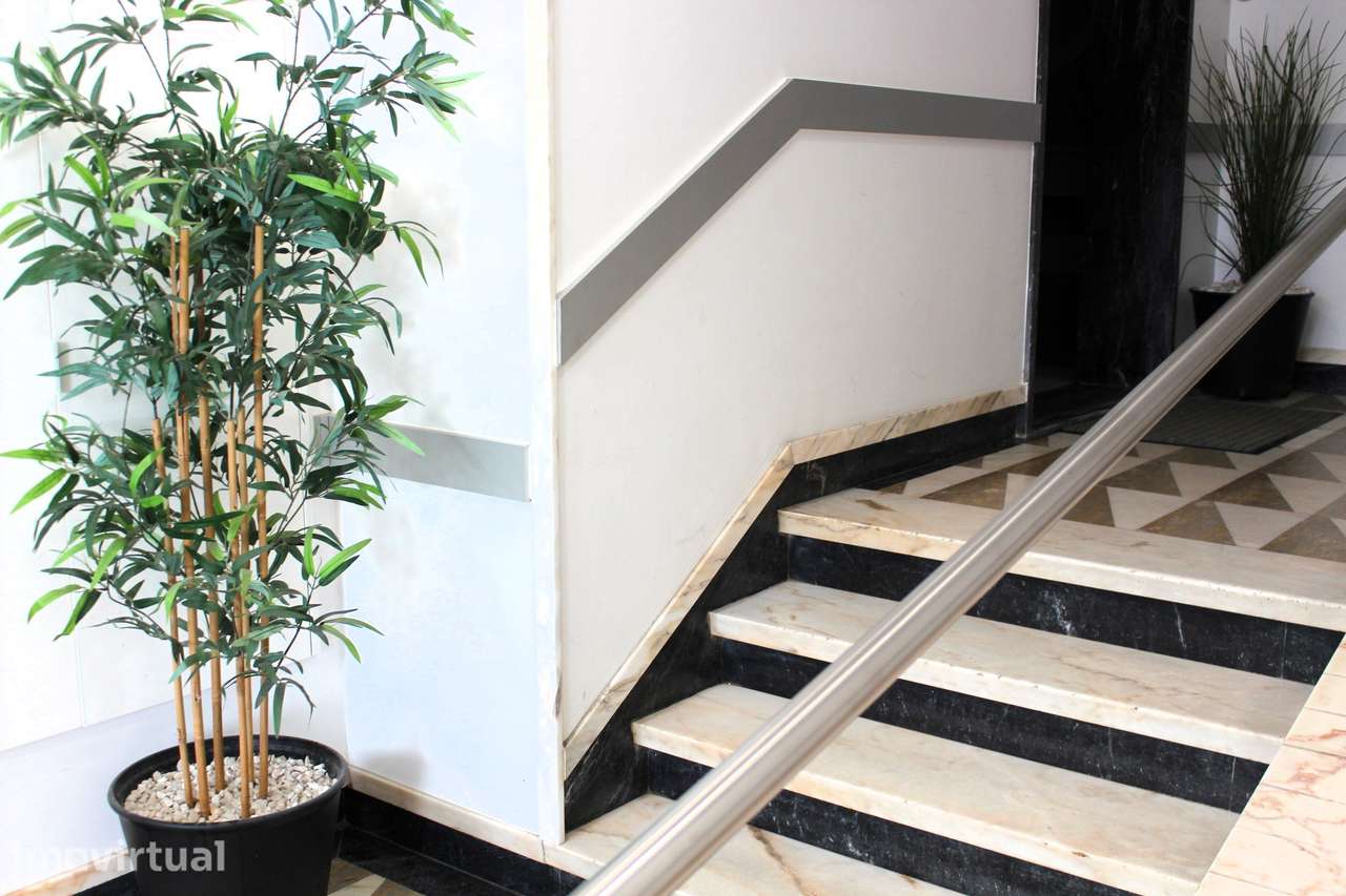 Apartamento T1 com varanda e elevador em Oeiras - Grande imagem: 3/24