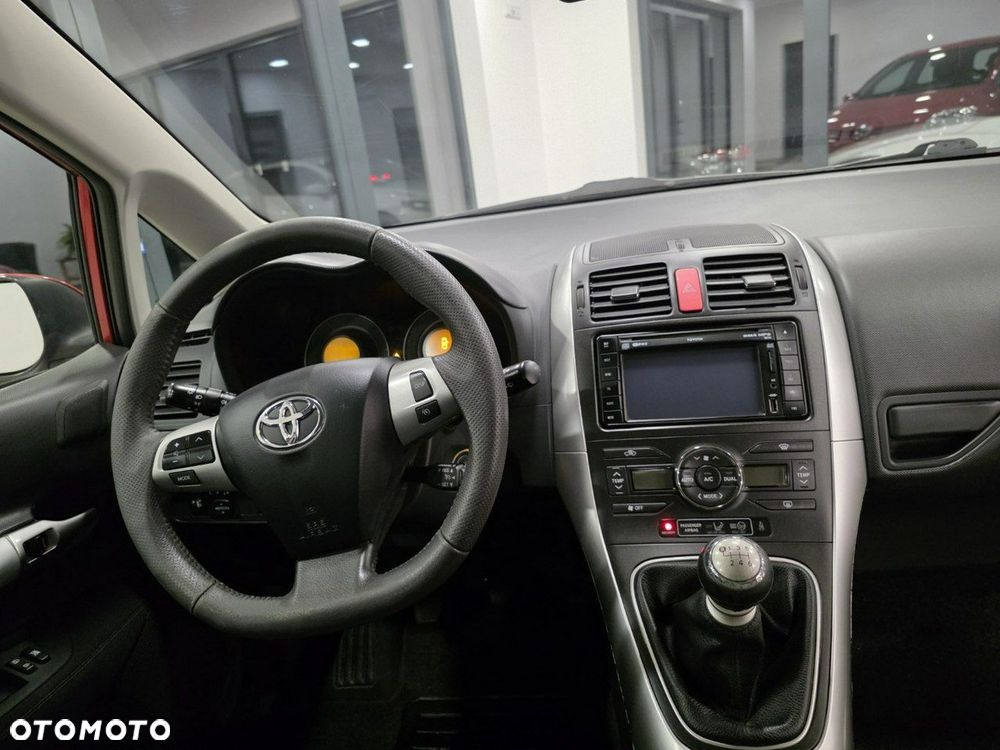 Toyota Auris 1.6 Luna - 16