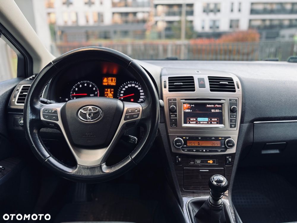 Toyota Avensis 1.8 Sol NAVI - 9