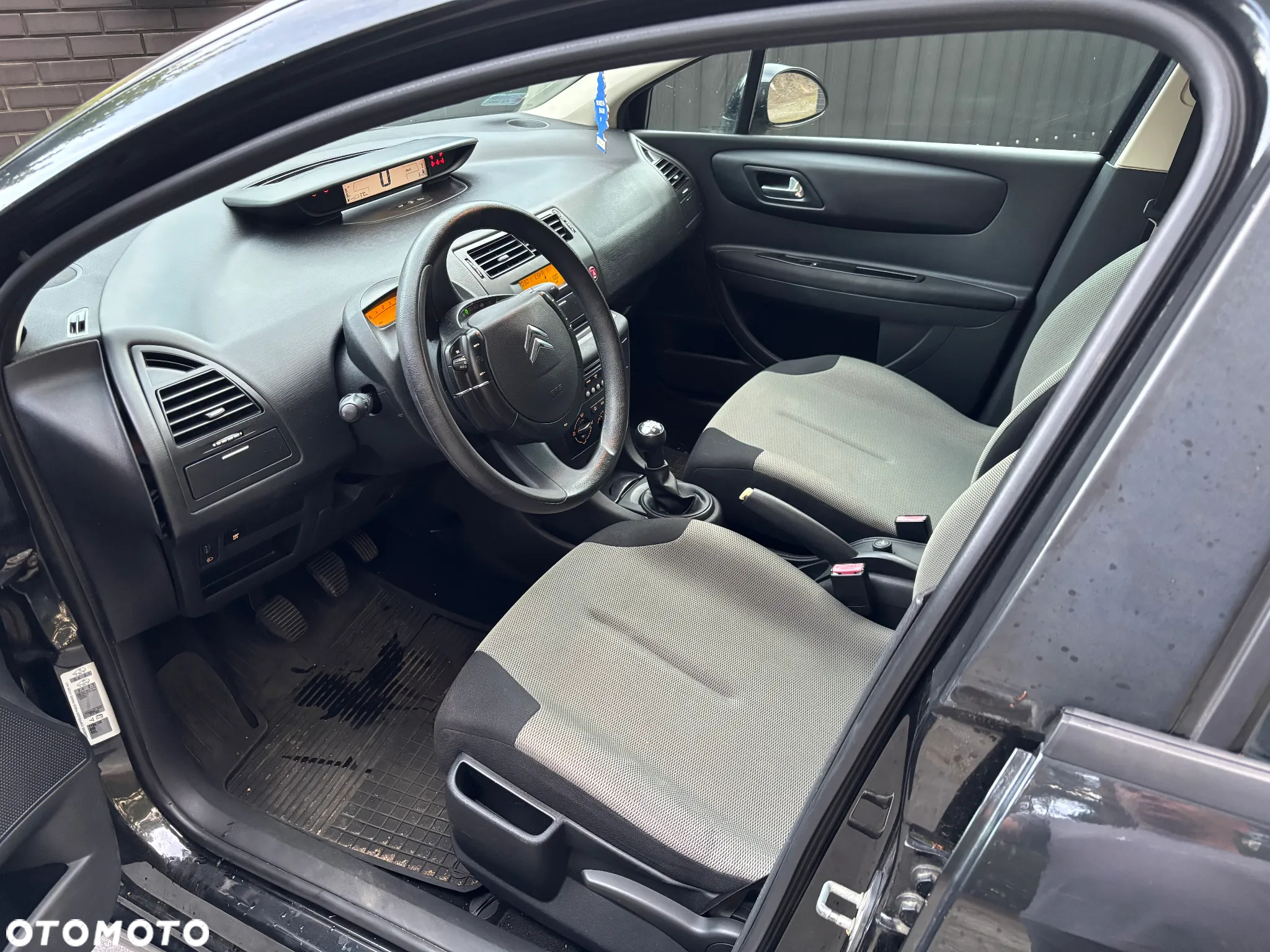 Citroën C4 1.4 16V X - 6