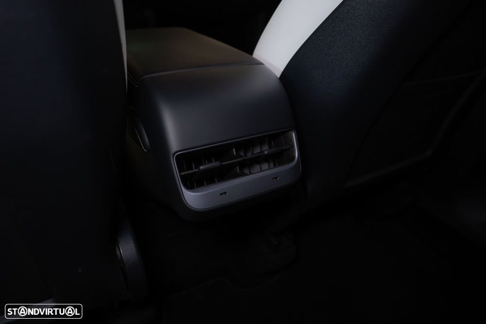 Tesla Model Y Long Range Dual Motor AWD - 34