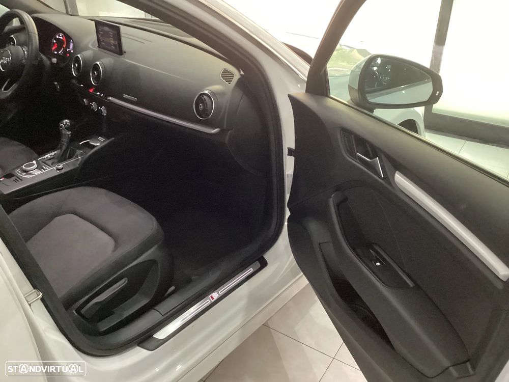 Audi A3 1.6 TDI S-line S tronic - 11