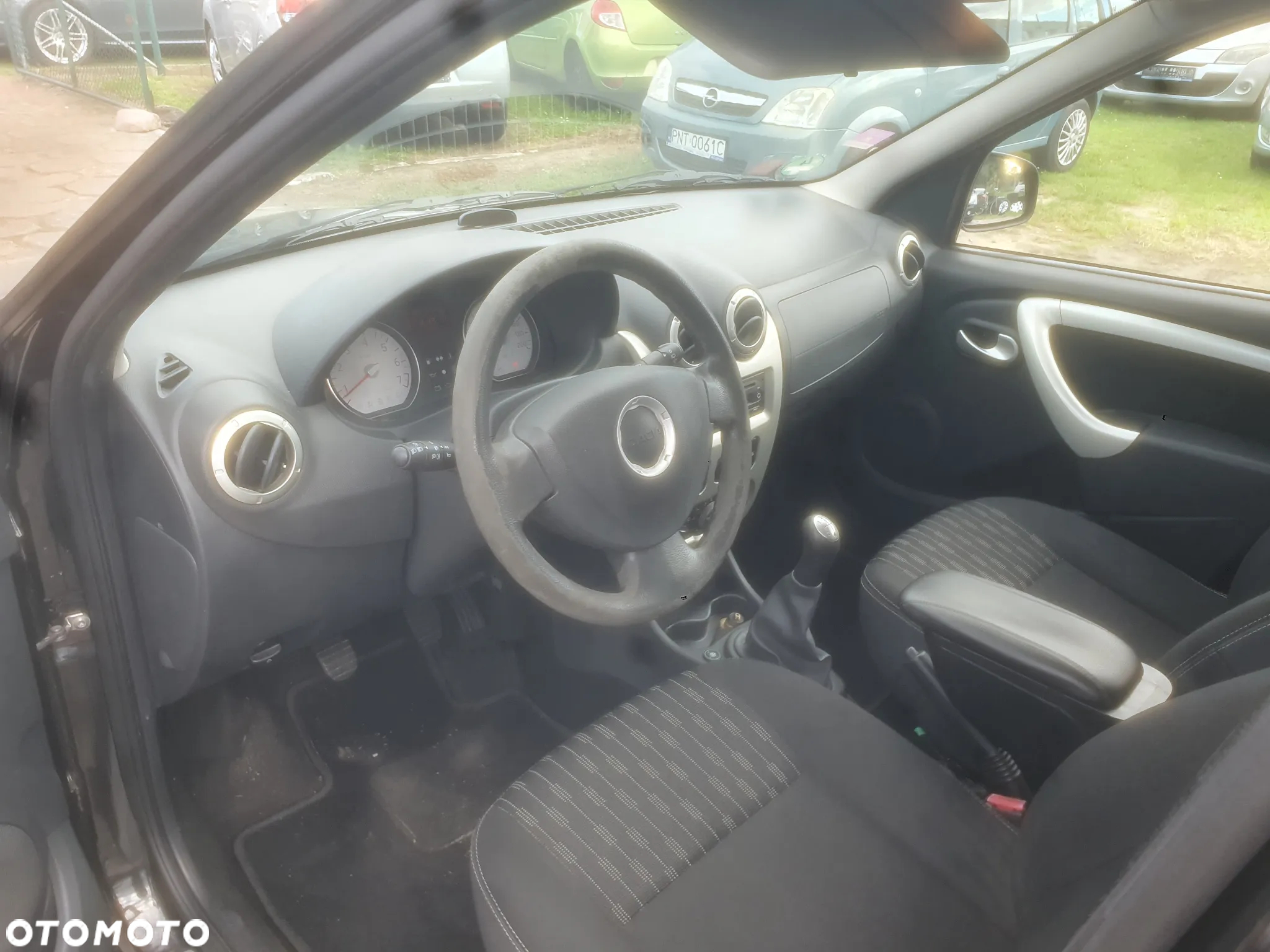 Dacia Logan MCV 1.6 16V Hi-Flex - 13