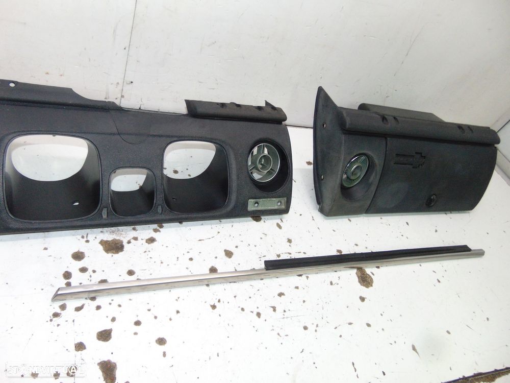 Datsun 1600 sss tri´s aro do velocímetro/Porta luvas - 13