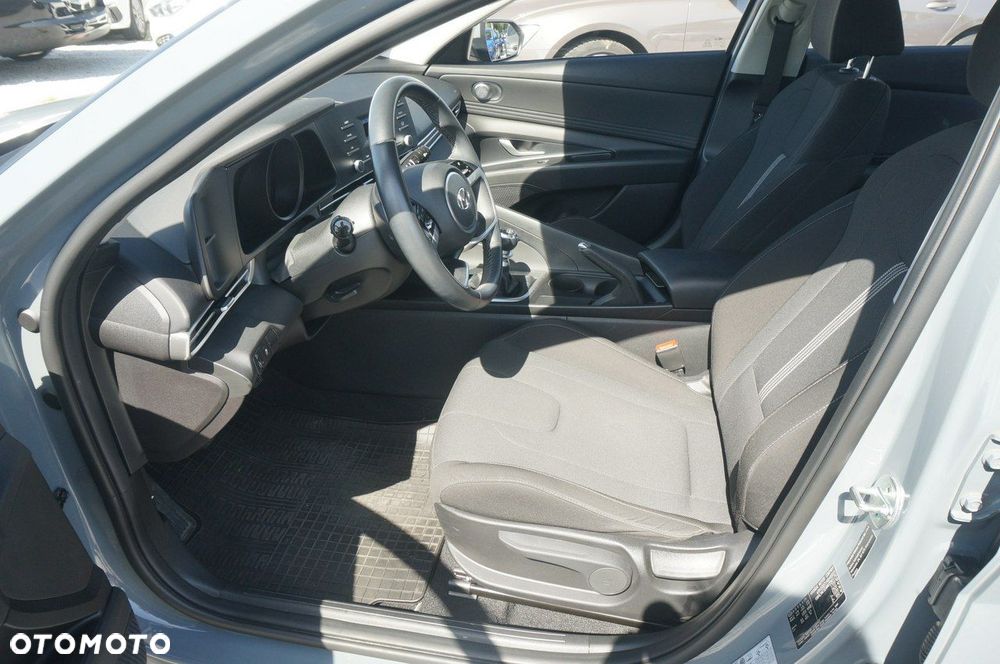 Hyundai Elantra 1.6 Modern - 19