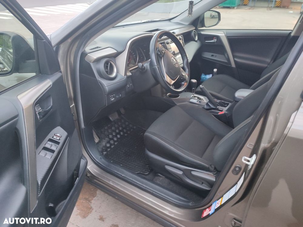 Toyota RAV4 2.2 D-4CAT 4WD Aut Luxury 18" - 8