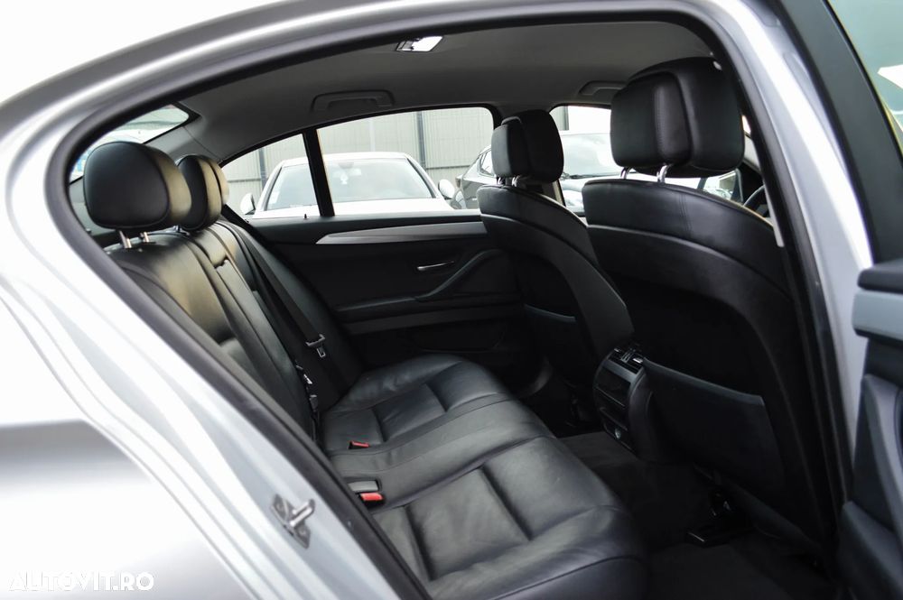 BMW Seria 5 520d Sport-Aut. - 31