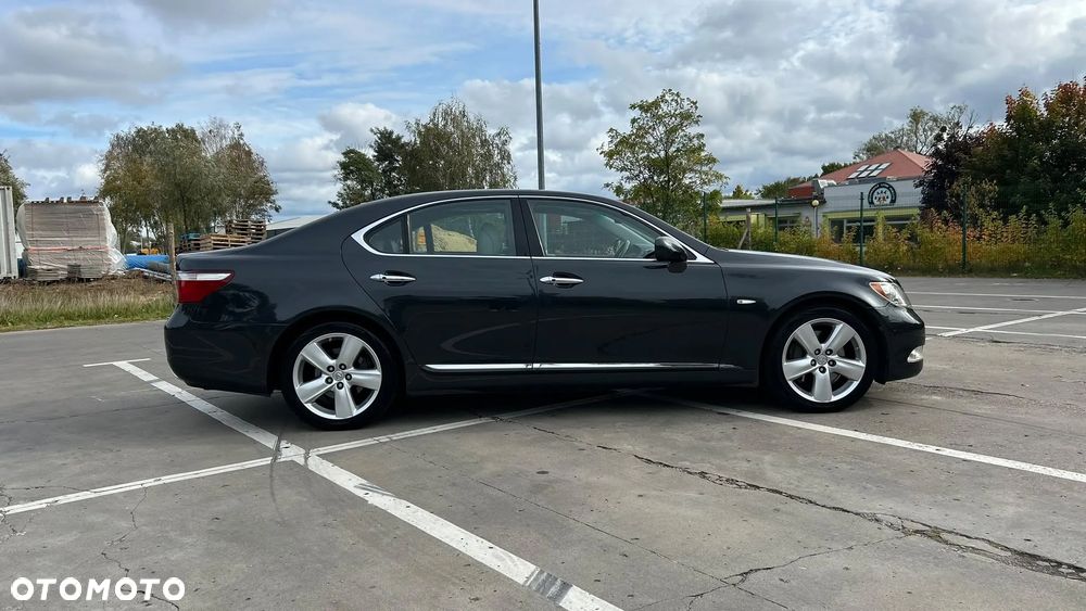 Lexus LS - 7