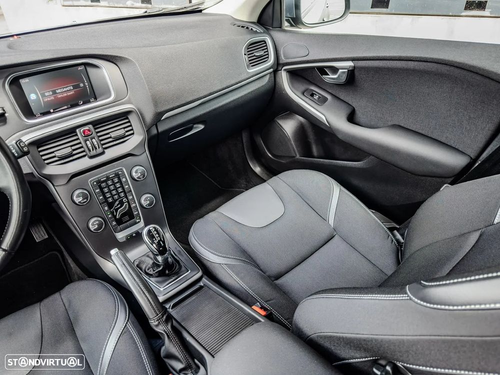 Volvo V40 1.5 T3 Sport Edition Plus Geartronic - 24