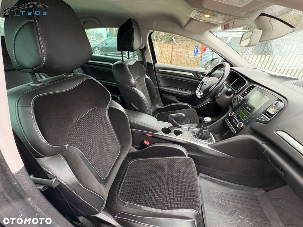 Renault Megane ENERGY TCe 130 Start & Stop Paris Business - 29