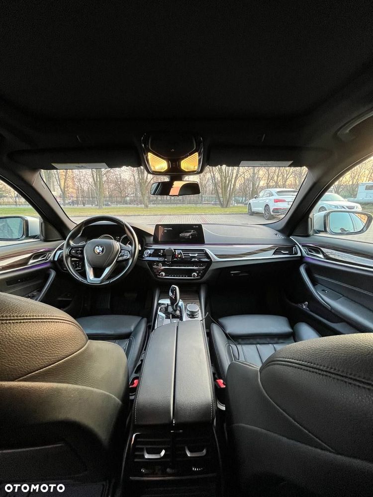 BMW Seria 5 530i xDrive Sport Line - 2